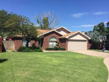 Main picture of 6904 Genoa Ave