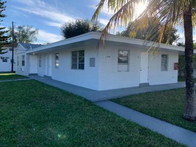 Main picture of 2280 NE 172nd St