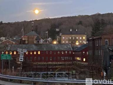 Main picture of 50 Bridge St