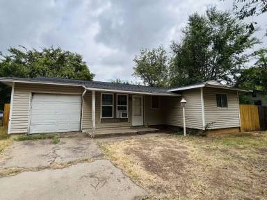 Main picture of 408 NW Greenmeadow Dr