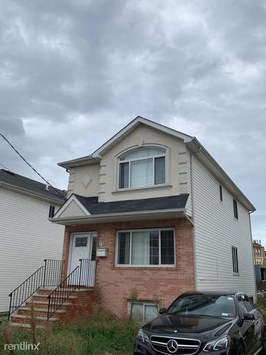 Main picture of 15 Mersereau Ave
