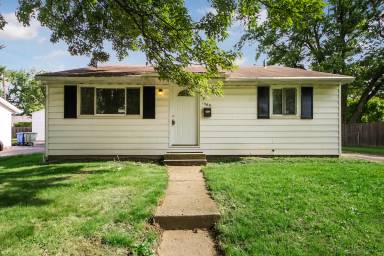 Main picture of 1400 Chesterton Sq S