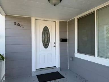 Main picture of 3801 S Lincoln St