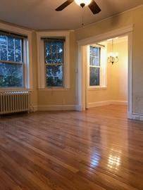 Main picture of 120 Riverway