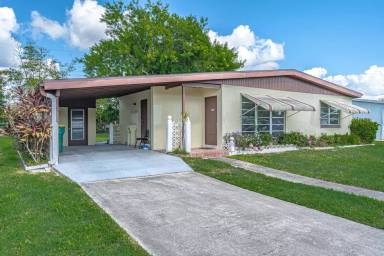 Main picture of 21362 Gladis Ave