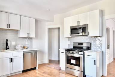 Main picture of 60 Lithgow St