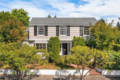 Main picture of 2926 W Blaine St