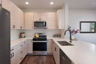 Main picture of 2962 W Babcock St