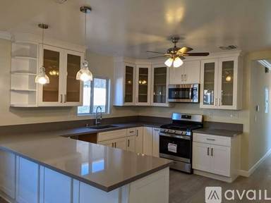 Main picture of 204 W Windsor Rd