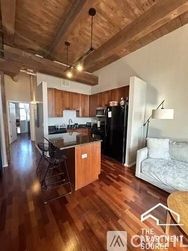 Main picture of 1061 W 16th St