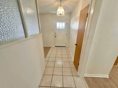 Main picture of 2006 S 53rd St