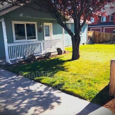 Main picture of 2807 SW Lava Ave