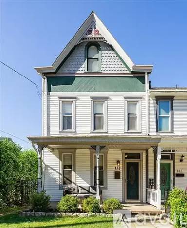 Main picture of 138 5th St