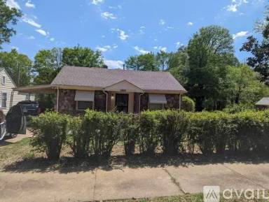 Main picture of 2390 Drake St