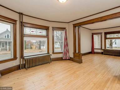 Main picture of 627 Mendota St
