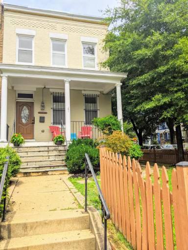 Main picture of 1292 Morse St NE