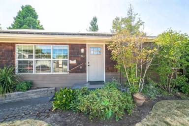 Main picture of 345 NE 9th Pl