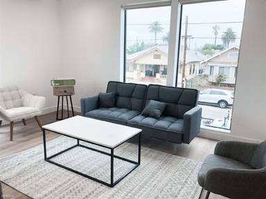 Main picture of 1620 W 35th Pl