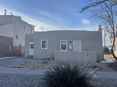 Main picture of Vassar Dr SE