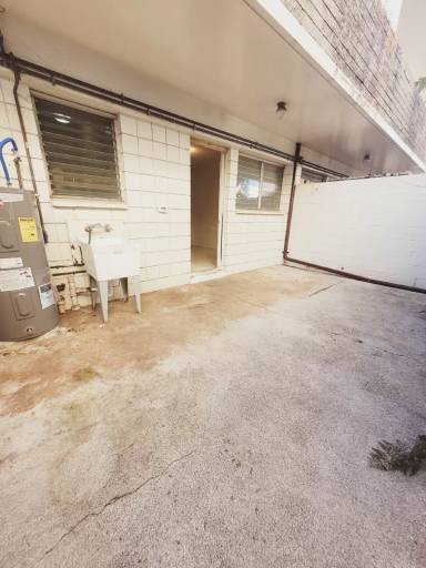 Main picture of 831 University Ave