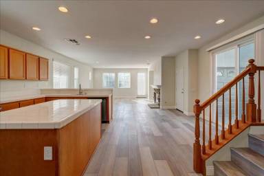 Main picture of 1051 Village Ct