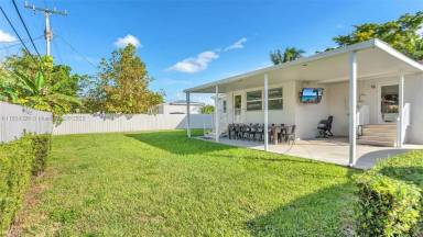 Main picture of 8261 SW 27th St