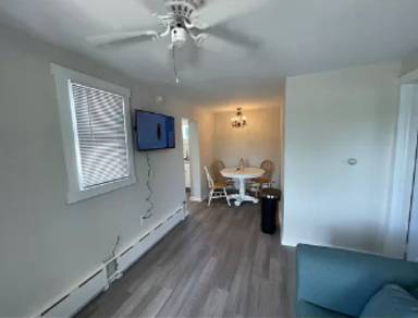 Main picture of 301 E 10th St