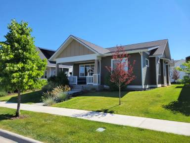 Main picture of 572 N Laurel Pkwy