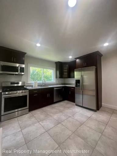 Main picture of 80 Putnam Ave