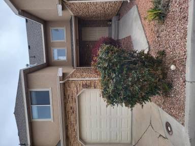 Main picture of 1032 N Plaza Dr