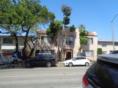 Main picture of 1121 E 3rd St