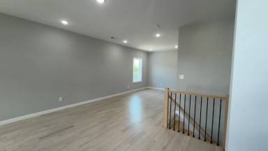 Main picture of 565 E 24th St