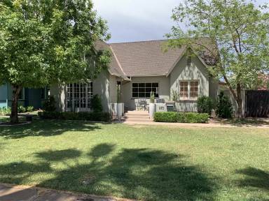 Main picture of 330 W Almeria Rd