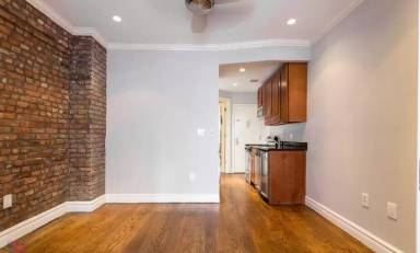 Main picture of 136 Orchard St