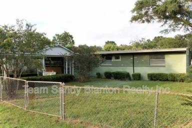 Main picture of 10 Cloverland Ct