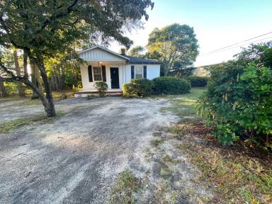 Main picture of 7244 Middle St