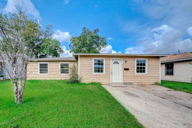 Main picture of 7946 Jutland Rd