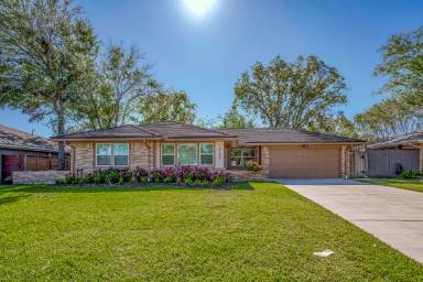 Main picture of 2106 Lazybrook Dr