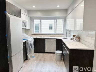 Main picture of 2333 W Lunt Ave