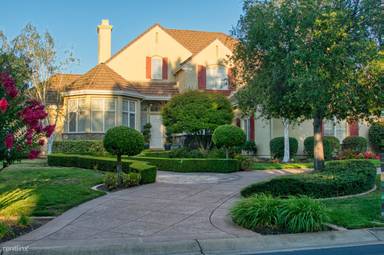 Main picture of 2434 Pomino Way