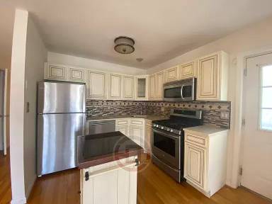 Main picture of 3186 Baisley Ave
