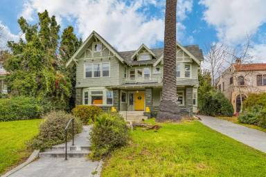 Main picture of 4439 Victoria Park Dr