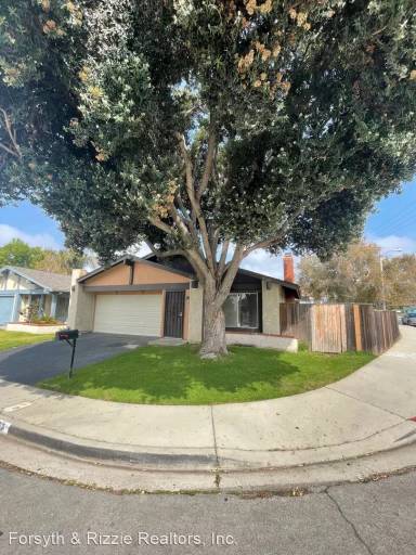 Main picture of 6383 Swallow St