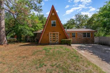 Main picture of 203 Hilltop Ln