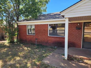 Main picture of 221 E Hill Dr
