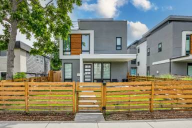 Main picture of 2120 S Lincoln St
