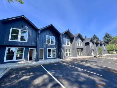 Main picture of BRAND NEW, BEAUTIFUL TOWNHOMES! 2 & 3 BEDRM UNITS AVAILABLE