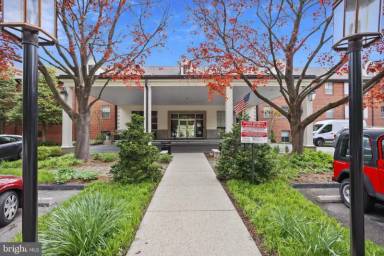 Main picture of Kenwood Place Condominium