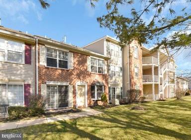 Main picture of 111 Versailles Ct