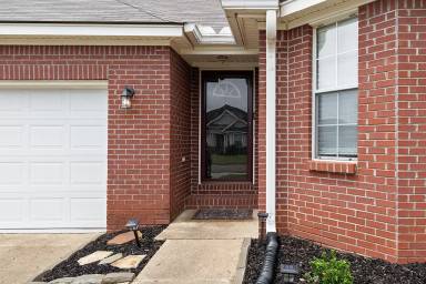 Main picture of 1560 Hawthorne Ln